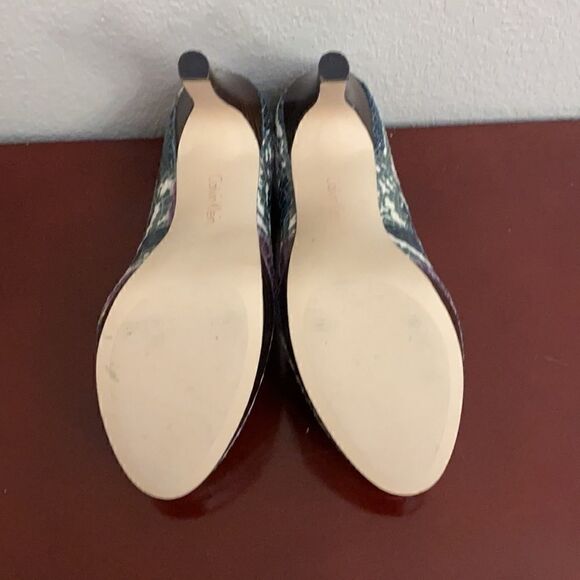 🎁👠Calvin Klein “Kendall” Round Toe Faux Snake Skin🎁🎄👠 - Picture 6 of 6